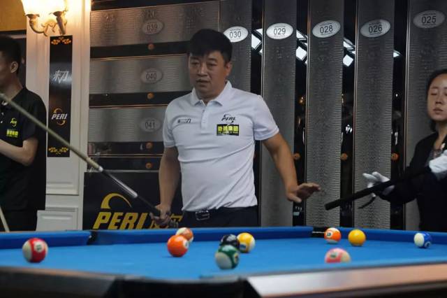 将使年轻球 将使年轻球