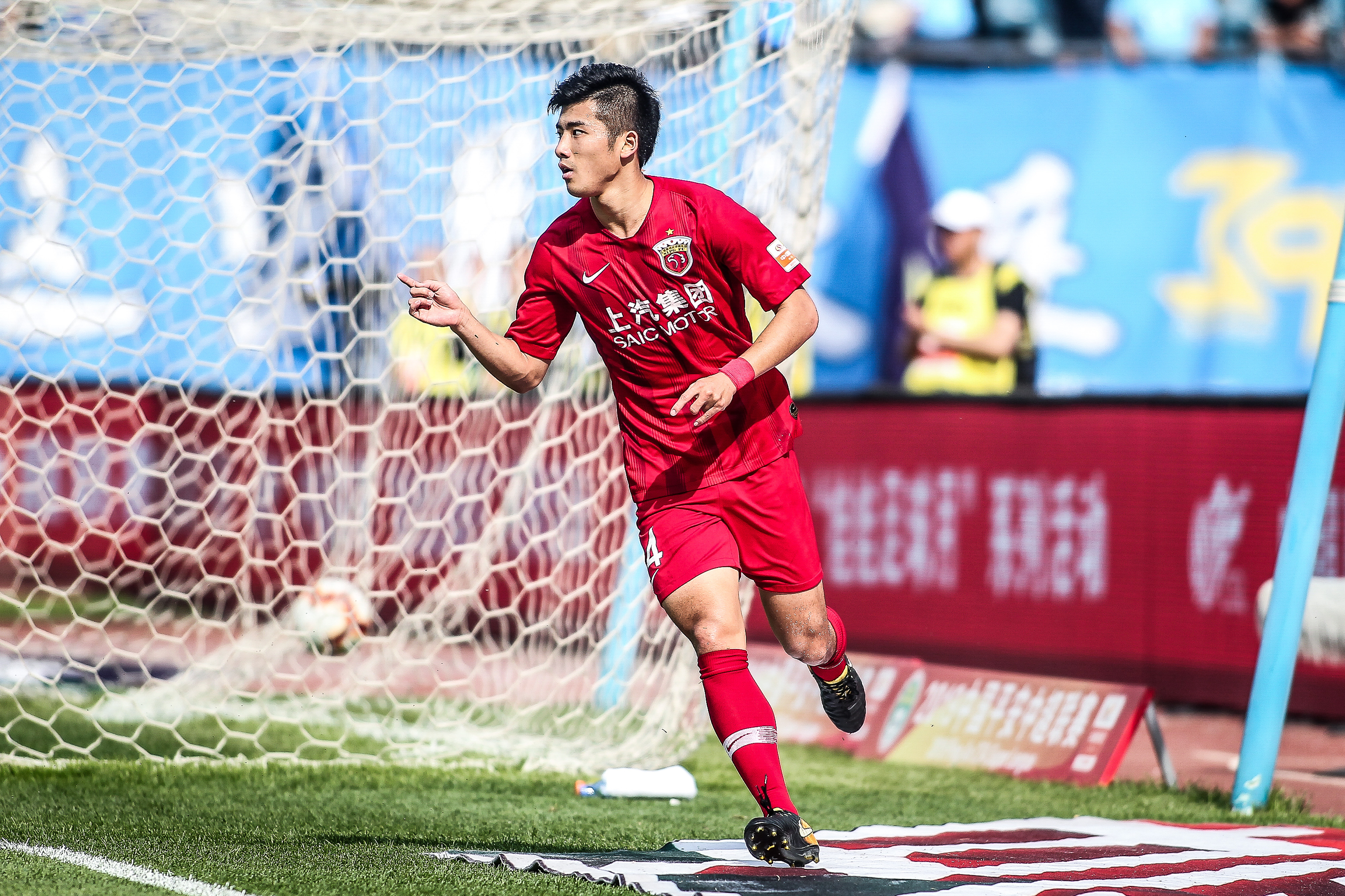 球竞争中占 球竞争中占